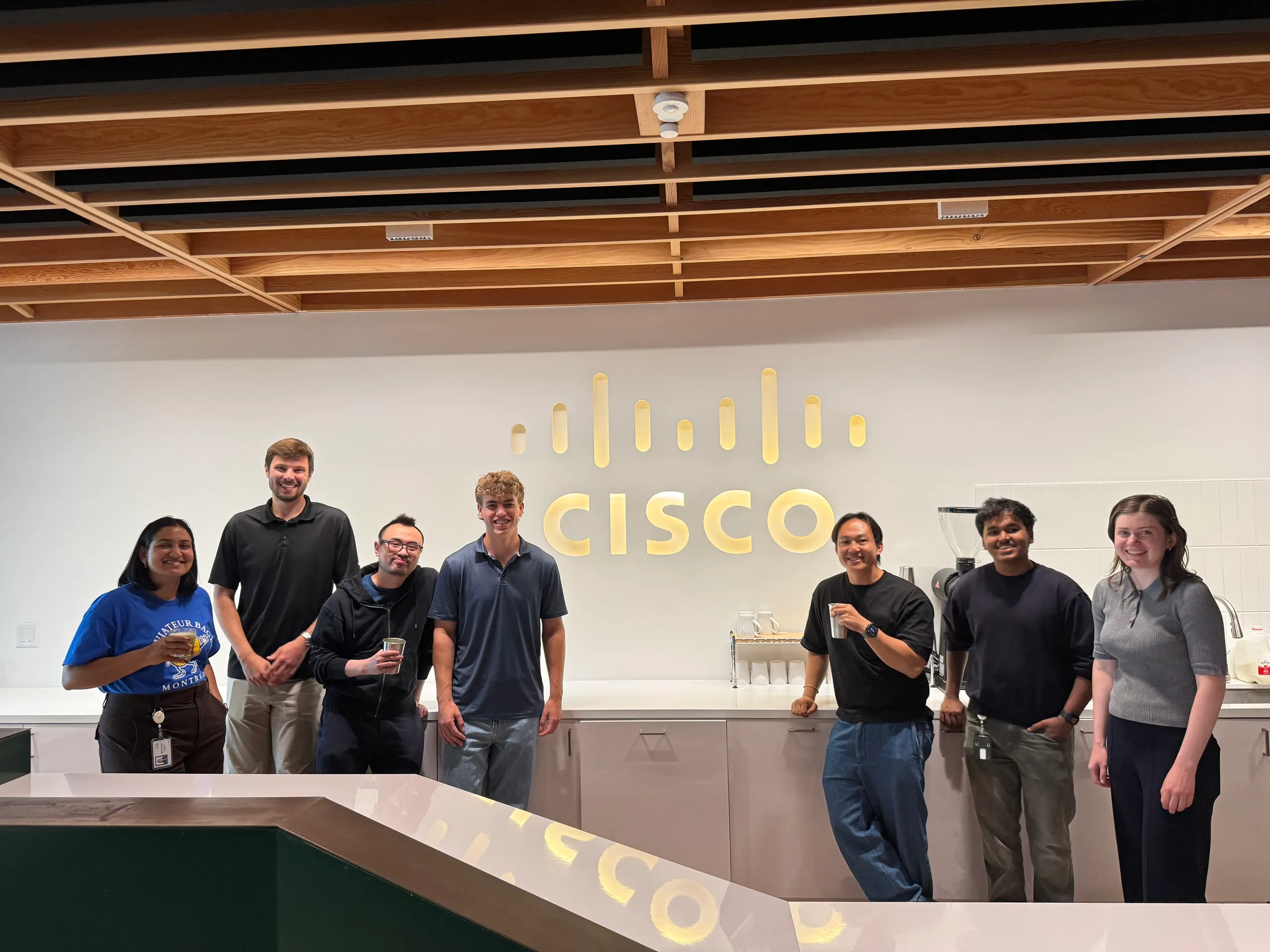 HyperAI intern team under the Cisco wall